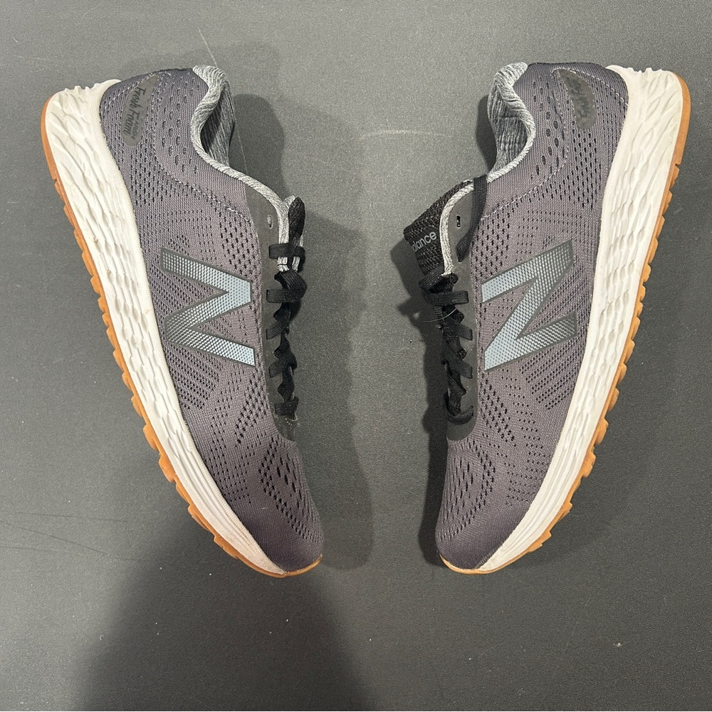 New Balance Fresh Foam Arishi Running Shoes
 Men Size 8 - Wide D Gray / White